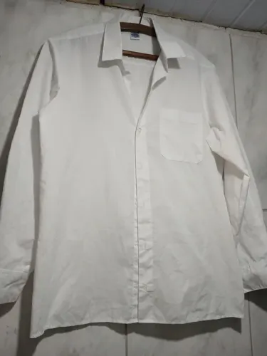 Camisa branca de manga comprida