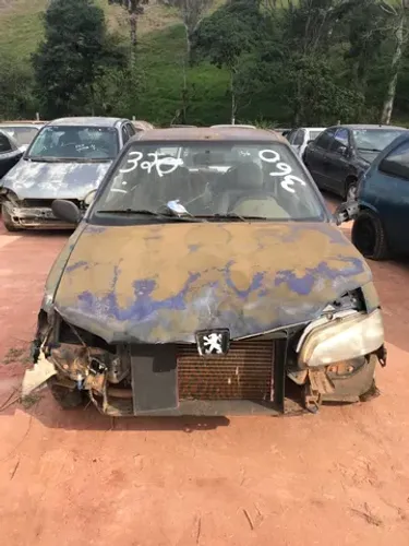 Peugeot 106 sucata ano 2000