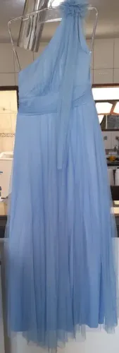 Vestido azul de tule para ocasião especial