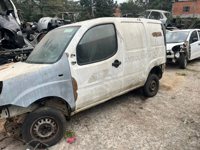 Capo farol paralama motor câmbio Fiat doblo 1.8 pra retirada peças em geral 