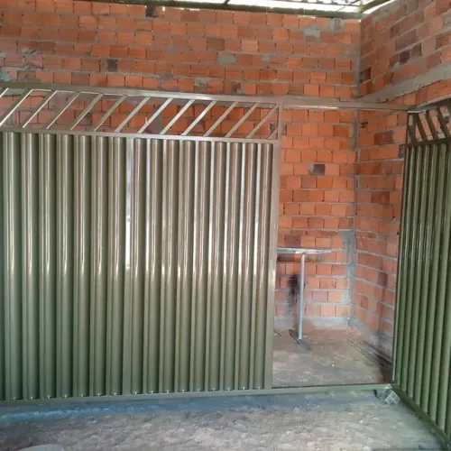 PORTÃO PARA GARAGEM MATERIAL GALVANIZADO METALÚRGICA JG