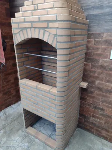 Churrasqueira pura no tijolo claro