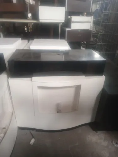 Balcão para comércio com gavetas e rodizios