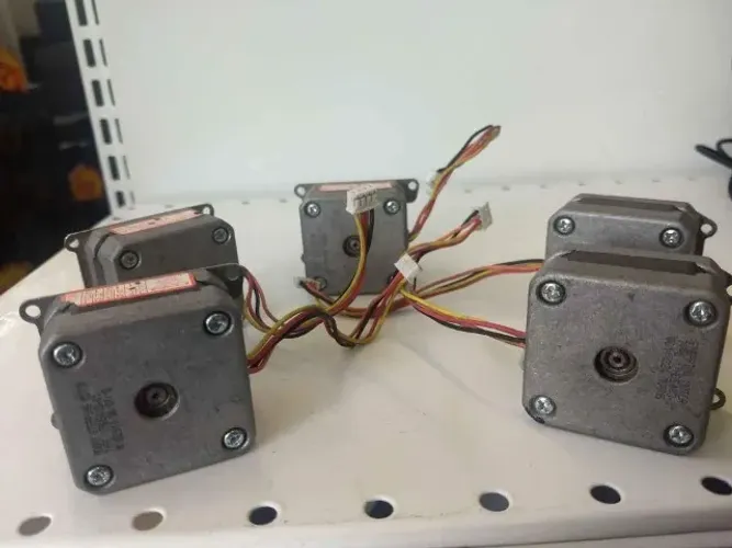 Motor de Passo Nema 17 Diversos Modelos por 20,00 cada