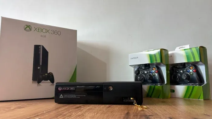 Xbox 360 Com 2 Controles + Jogos