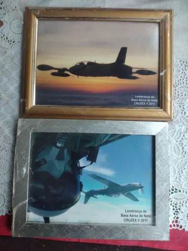 Dupla de quadros da Aviação militar