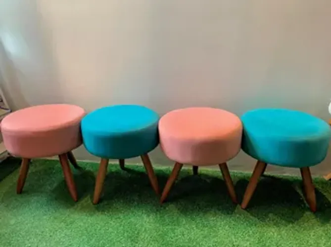 Banquetas Coloridas Retrô - Conjunto Charmoso e Confortável