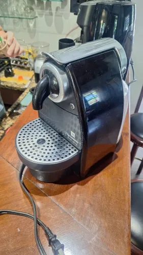 Máquina Nespresso Essenza