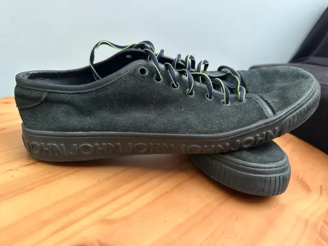 sapato john john original Tam 43/44 