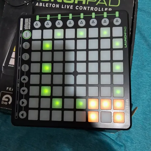 Controlador MIDI LaunchPad 64 teclas