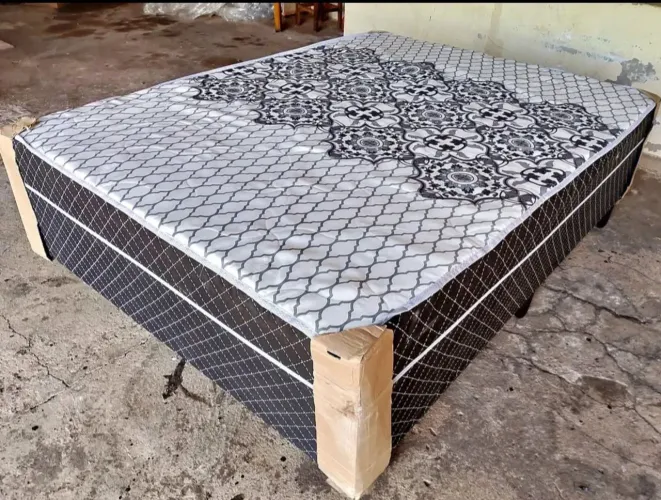 Cama Box Casal com Desenho Elegante
