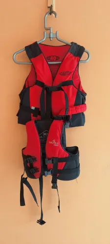 Excelente Coleletes Salva-Vidas Novos Nautika e Cativa