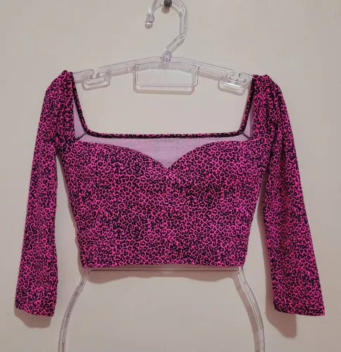Blusa cropped onça rosa Bojo P