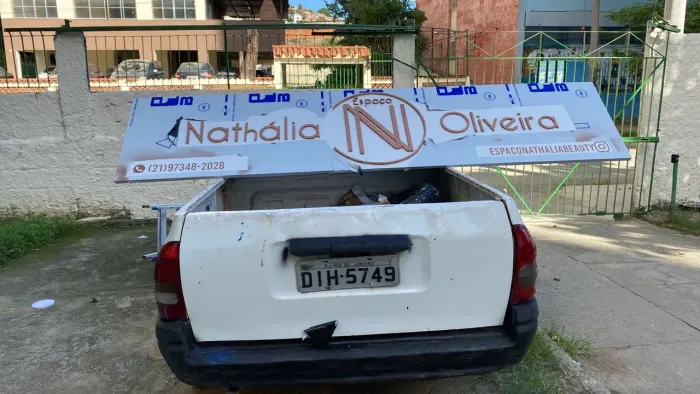 Placas em ACM com letras em PVC expandido ou adesivadas 
