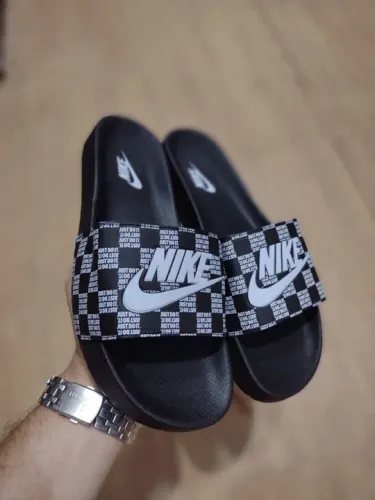 Chinelo Nike Just Do It - Preto e Branco
