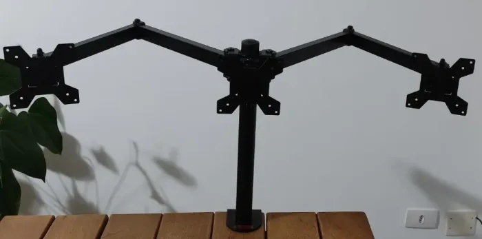 Suporte Articulado de Monitor Triplo Genai GN083
