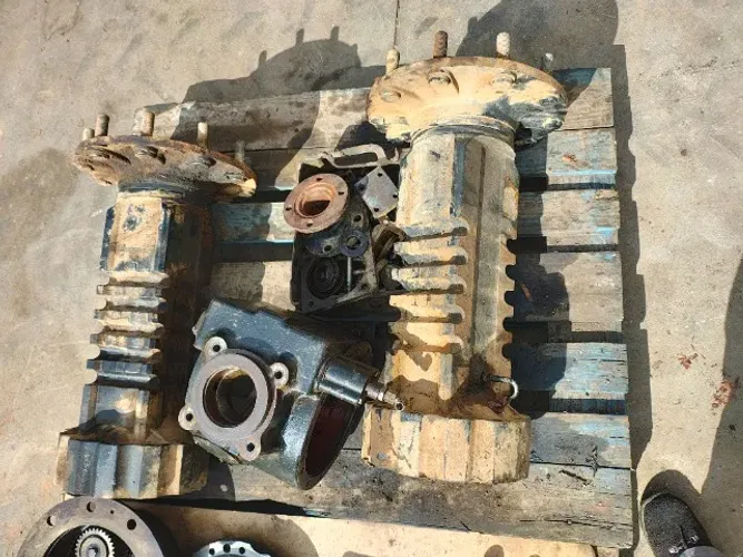Eixo traseiro retroescavadeira XCMG -  XT870BR disponível retirar peças
