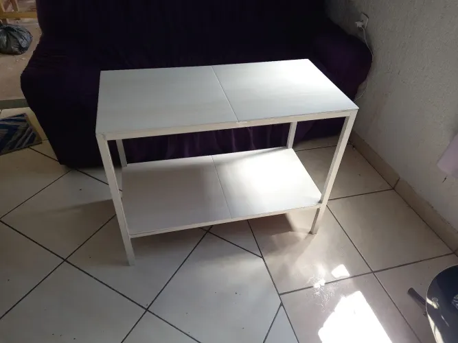 Linda mesa para computador ou decoração