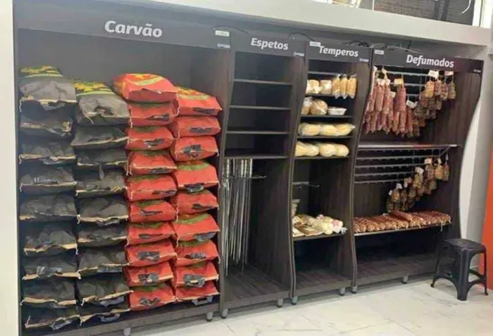 Armário expositor para carvão, espetos e temperos - Marcos