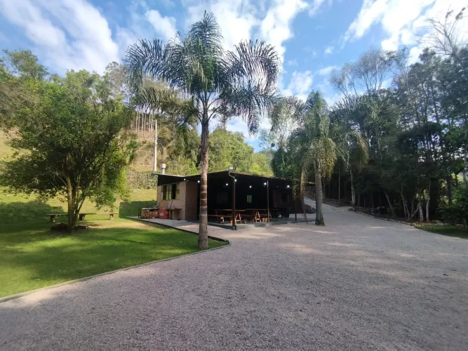 Sítio para descansar e fazer pequenos eventos 