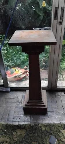 Coluna antiga e madeira maciça 