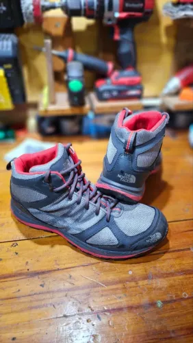 Bota The North Face para trilhas e trekking