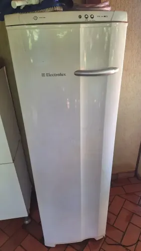 Freezer vertical electrolux ffe24 218litros