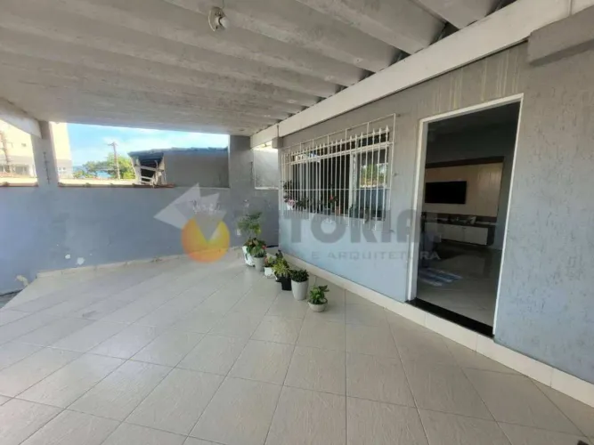 Casa à venda em Caraguatatuba, Jardim Britânia, com 3 quartos, 293m²