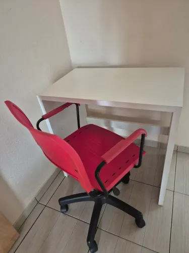 Mesa escritório MDF + cadeira giratória e regulagem de altura 