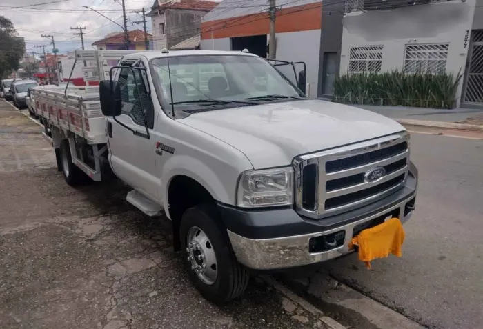 F 4000 carroceria 2018 