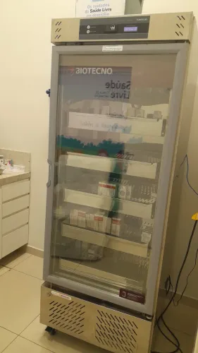 Geladeira apropriada para vacinas, laboratórios,  docerias. 