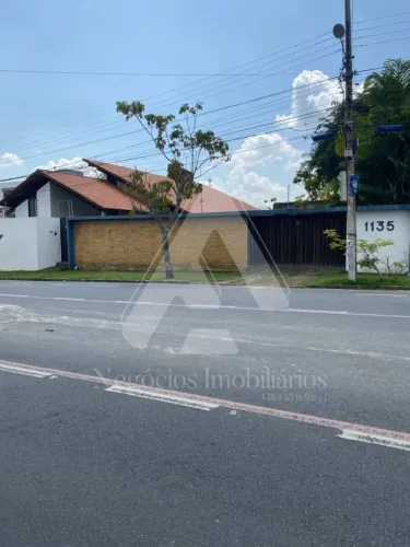 Casa pronta pra morar com terreno enorme pra área de lazer
