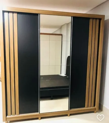 Guarda roupa com portas de correr