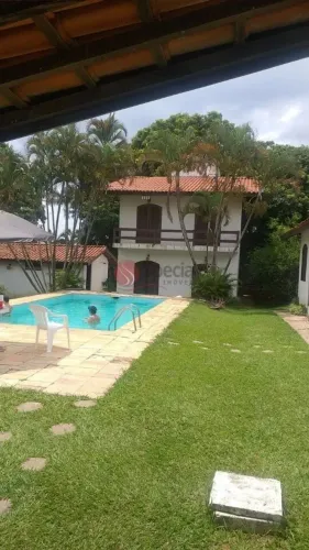 Chácara em Vista Alegre, Vinhedo - Linda, com 7650 m², 9 suítes, lazer e muito verde.