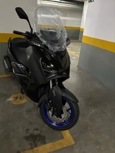 XMAX 300 - emplacada