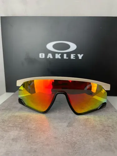 Óculos de sol OAKLEY - ESPORTIVO ( lente degrade)
