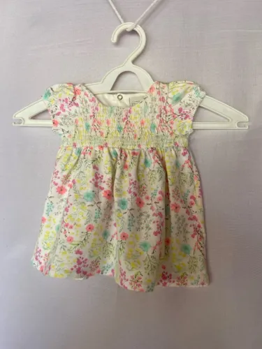 Vestido floral para bebê