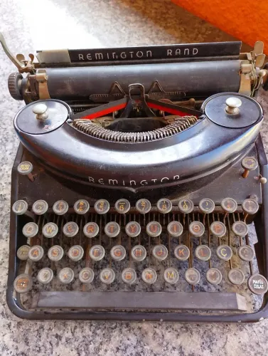 Máquina de escrever portátil REMINGTON RAND 