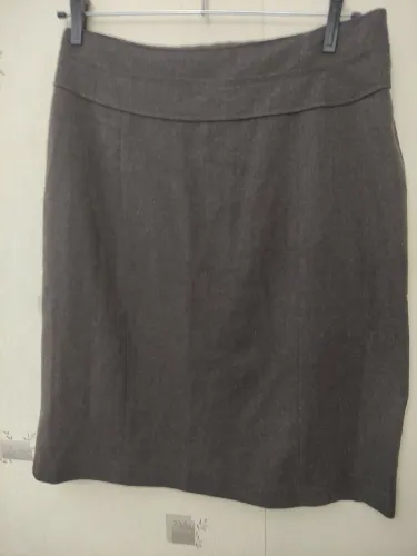 Saia lápis cinza elegante