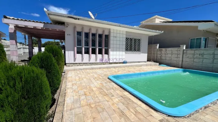 Casa com Piscina e Suíte em Flor de Nápolis