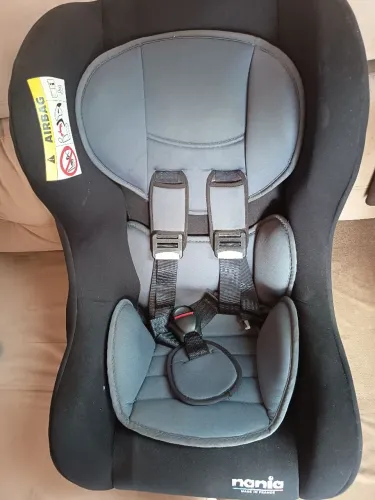 Carrinho de polícia e cadeira infantil