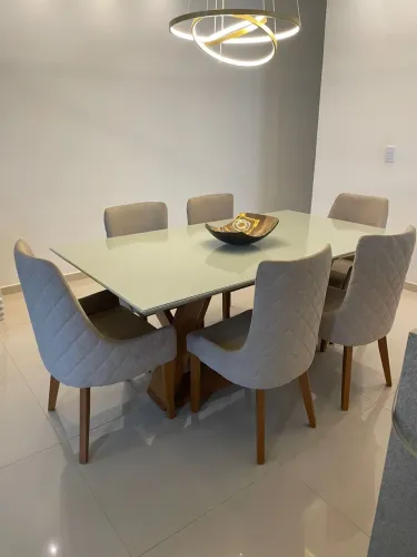 Vendo linda mesa com 6 cadeiras