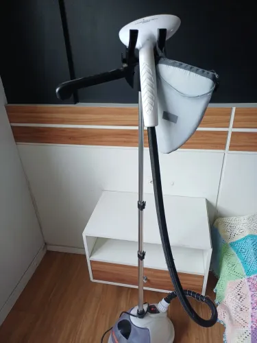 Ferro a vapor de cabide