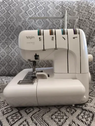 Máquina Overlock Elgin