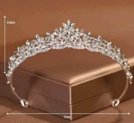 Coroa/Tiara Luxo Prata com Pedrarias  - Elegância para Momentos Especiais
