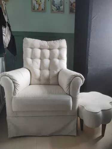 POLTRONA DE AMAMENTAÇÃO