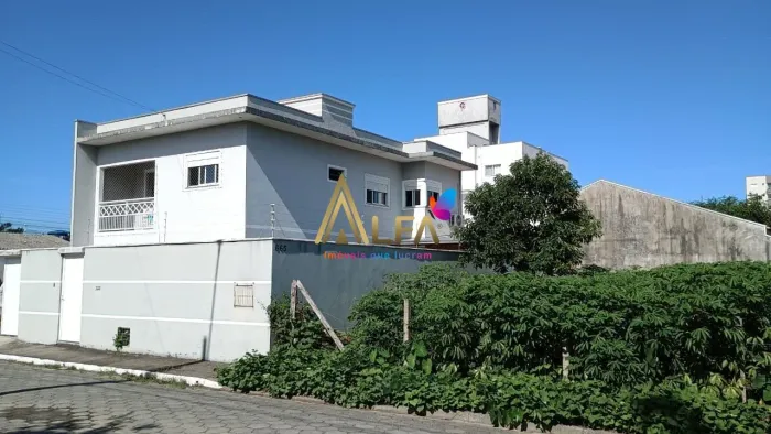 Sobrado 600m do mar no Gravatá de Navegantes