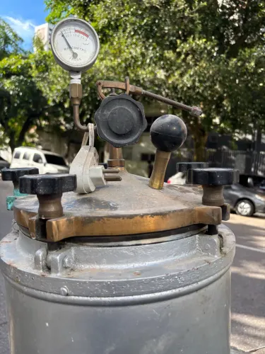 Autoclave para esterilização de instrumentos