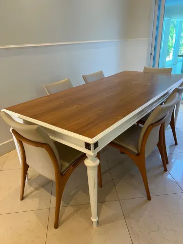 Mesa de Jantar em Madeira Maciça