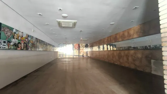 Prédio comercial de esquina no Tatuapé 230 metros.
